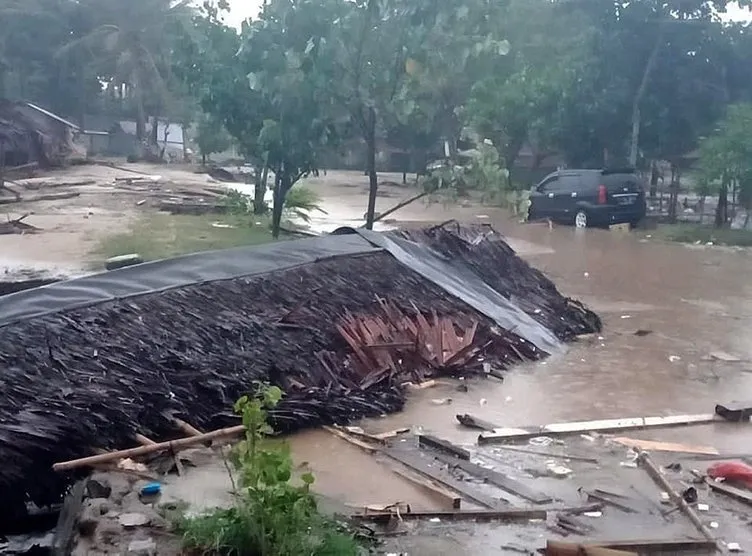 Endonezya'da tsunami! Onlarca ölü ve yüzlerce yaralı var