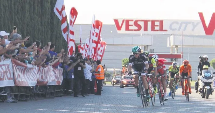 Sam Bennett 4’üncü zaferine pedal bastı