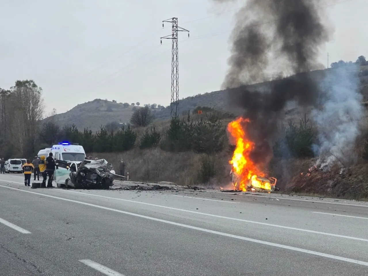 Son dakika: Erzincan'da feci kaza! Otomobil alev alev yandı: Çok sayıda ölü var