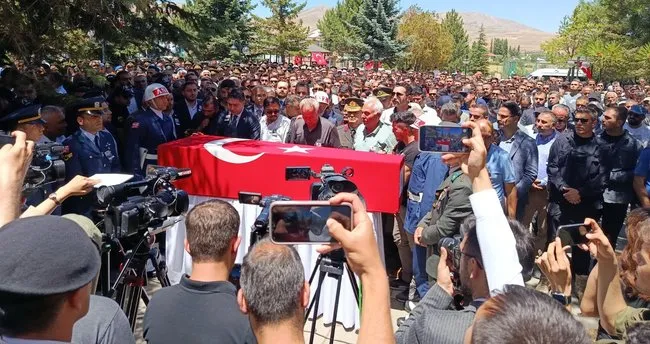 Şehit Uzman Çavuş Ümit Üzüm son yolculuğuna uğurlandı