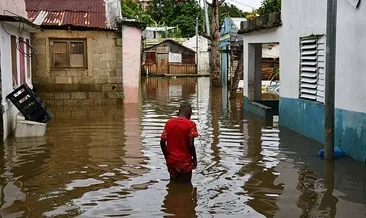 ‘Yüzyılın kasırgası’ yıkarak ilerliyor