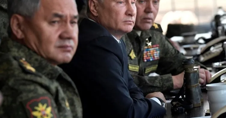 Rus ordusundan devasa geçit töreni