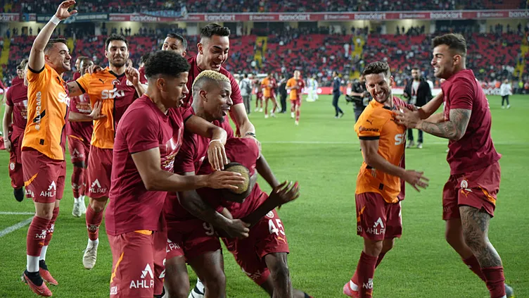 Süper Lig’de Avrupa’yı garantileyen takımlar belli oldu! İşte takımlarımızın Avrupa Ligi ve Konferans Ligi yolu...