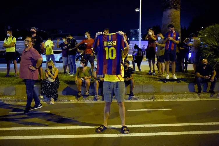 Messi’nin ayrılık kararı sonrası Barcelona taraftarları ayağa kalktı!