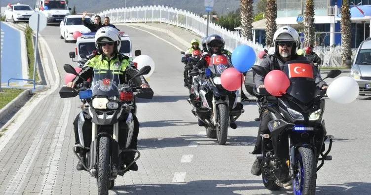 Fethiye polisinden anlamlı kortej