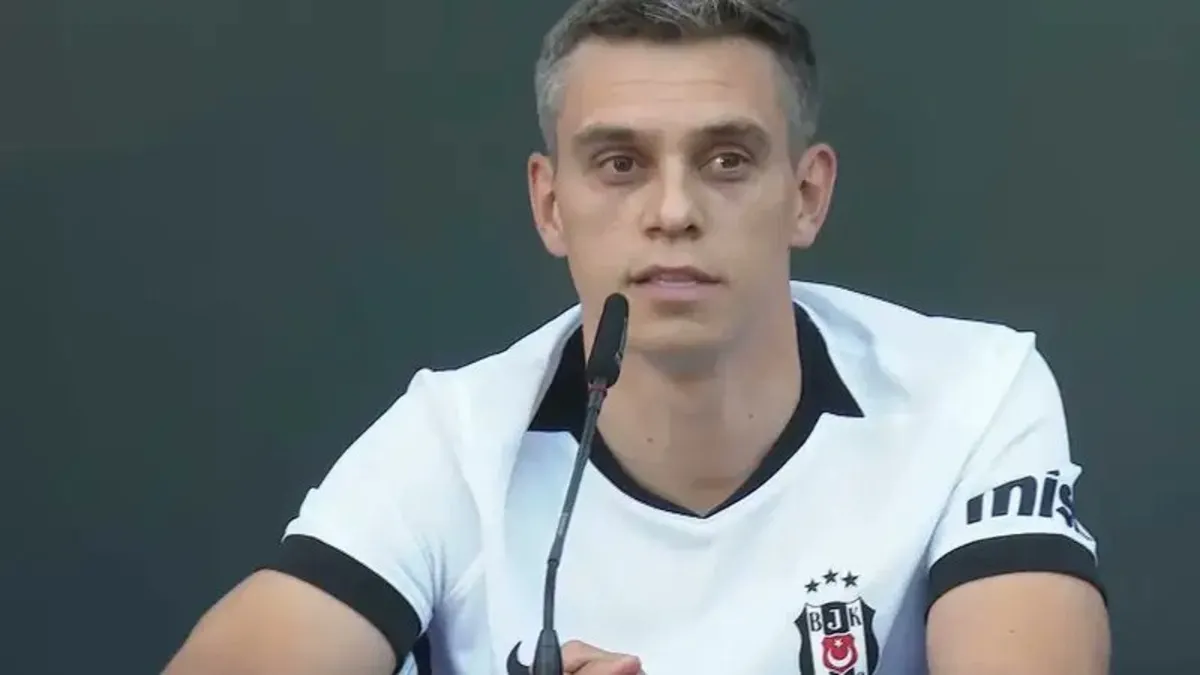 Beşiktaş’ta Leandro Trossard imzayı attı! 20 bin taraftar stadyuma akın etti… Beşiktaş’ta Leandro Trossard imzayı attı! 20 bin taraftar stadyuma akın etti…