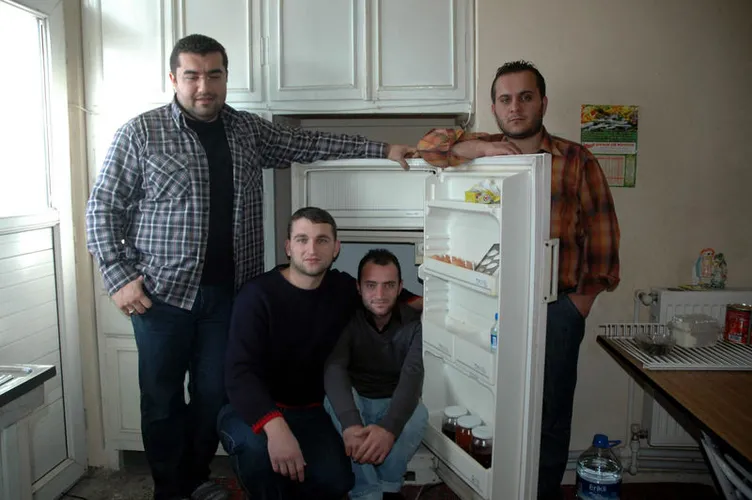 Buzdolabı sevgisiyle MOBESE’ye yansıyan ilginç görüntüler