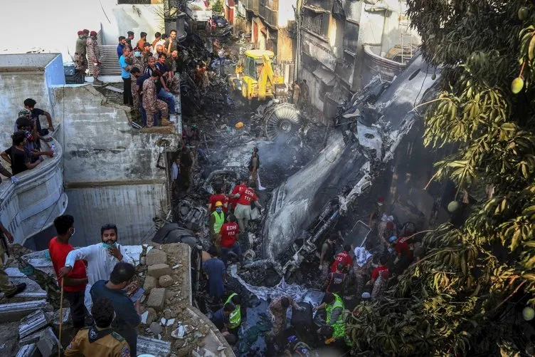 SON DAKİKA HABERİ: Pakistan'da düşen uçaktan sağ kurtuldu! Feci kazayı anlattı: “Duyduğum tek şey çığlıklardı”