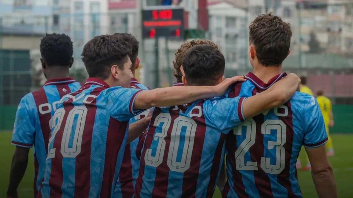Trabzonspor U19 takımı Fenerbahçe’yi 90+6’da yendi Trabzonspor U19 takımı Fenerbahçe’yi 90+6’da yendi