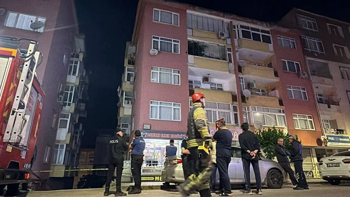 Kocaeli’de 7 katlı bina tedbiren boşaltıldı Kocaeli’de 7 katlı bina tedbiren boşaltıldı