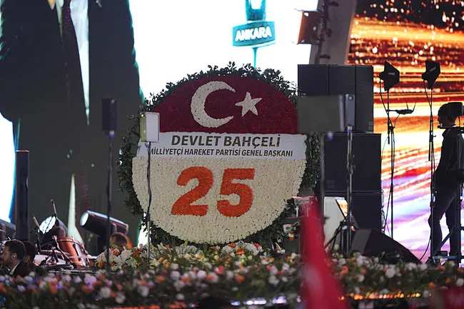 devlet-bahceliden-ak-partinin-25inci-yilina-ozel-celenk-1786730757963.jpg Devlet Bahçeli'den AK Parti'nin 25'inci yılına özel çelenk