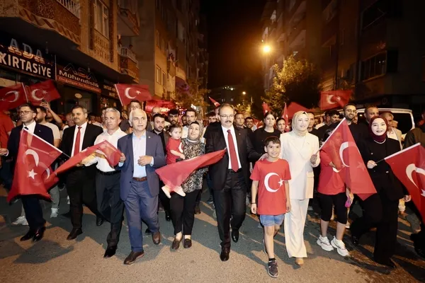 siirtte-15-temmuzun-10-yilinda-binlerce-vatandas-demokrasi-icin-yurudu-1784148616439.jpg