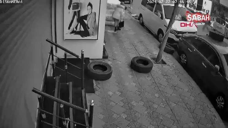 Gökten lastik yağdı, kaldırımda yürüyen kadın ölümden kıl payı kurtuldu | Video