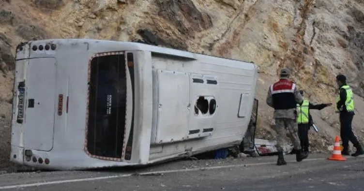 Son dakika: Sivas’ta yolcu midibüsü kaza yaptı! Çok sayıda yaralı var