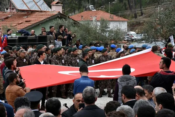 Muğla şehidini zeytin dallarıyla uğurladı
