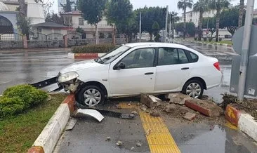 Antalya'da kaza! iki otomobil çarpıştı: 3 yaralı #antalya