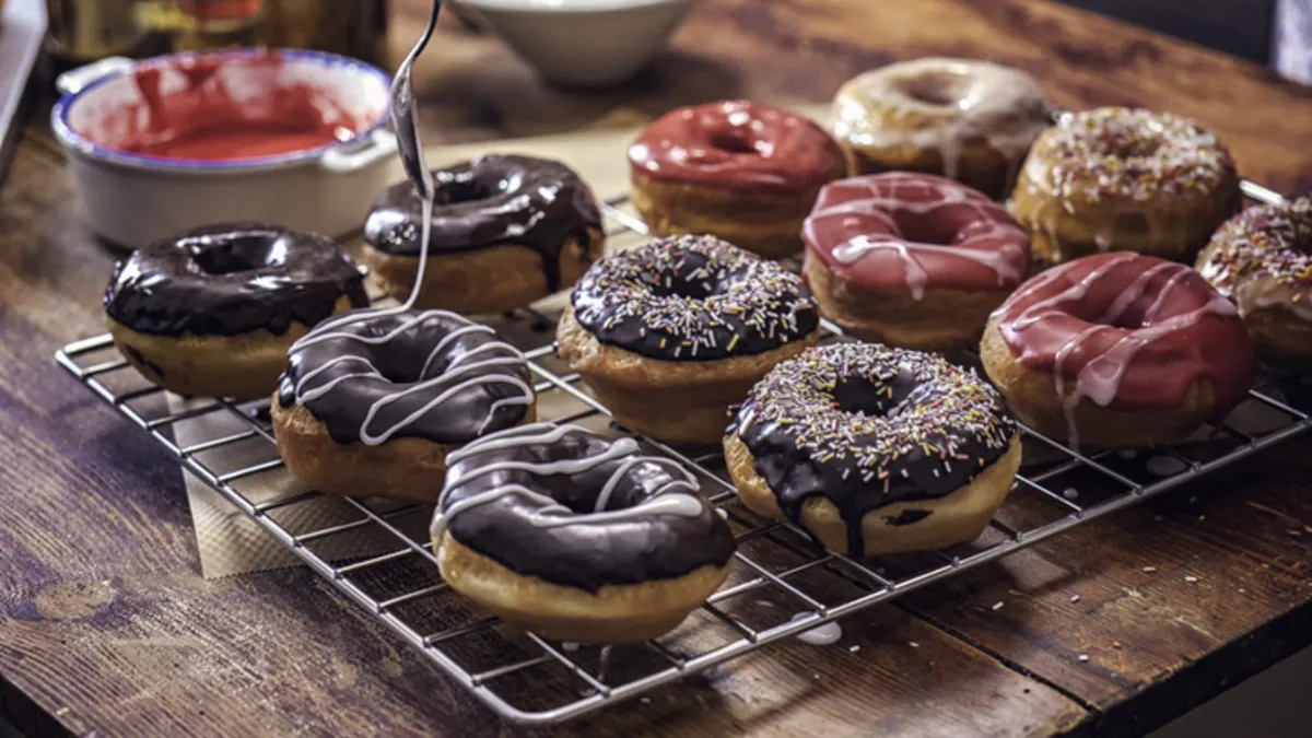 Kahve yanına en çok bu yakışıyor! Ev yapımı donut tarifi