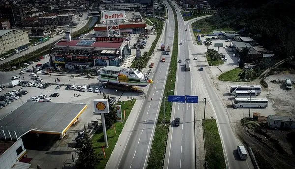 Akşemsettin Gemisi'ni saatlerce karadan yürüttüler