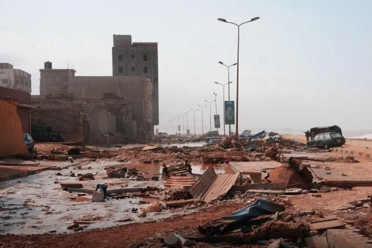 Libya’daki felaketin en korkunç görüntüleri! Sel böyle geldi: Cesetler Akdeniz’e sürükleniyor!