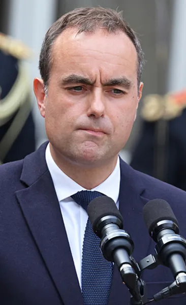 Fransa’da Lecornu başbakanlık görevini devraldı