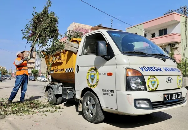yuregirde-40-mahallede-bahar-temizligi-yuregir-bayrama-hazirlaniyor-1681218349949.jpg