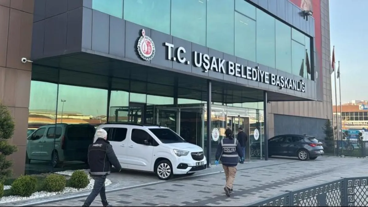 Uşak Belediyesi’ne yönelik yolsuzluk soruşturmasında itiraf gibi ifade! İş insanından milletvekili olabilmesi için 20 milyon lira rüşvet istendi Uşak Belediyesi’ne yönelik yolsuzluk soruşturmasında itiraf gibi ifade! İş insanından milletvekili olabilmesi için 20 milyon lira rüşvet istendi