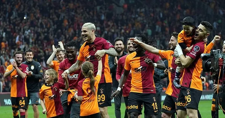 Galatasaray’da 20 futbolcuyu ilk şampiyonluk heyecanı sardı!