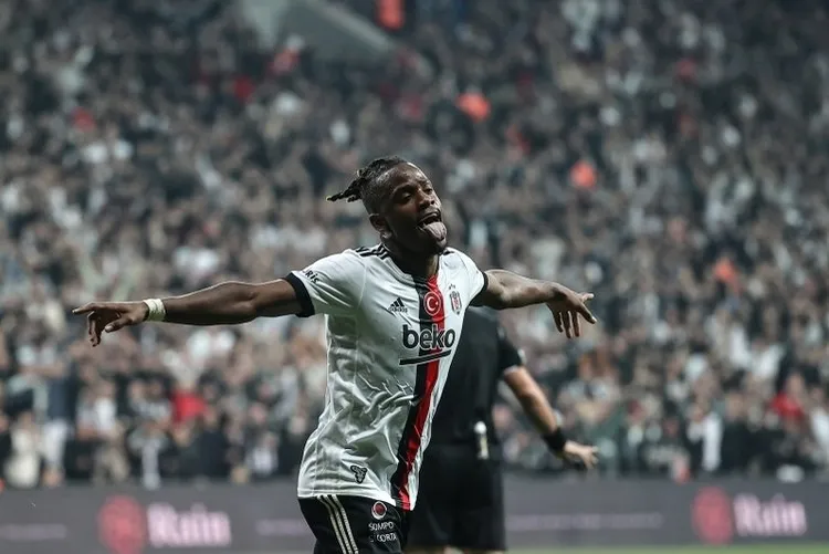 son-dakika-besiktas-transfer-haberleri-besiktastan-bomba-transfer-hamlesi-balotelli-kartala-onerildi-1656160547366.jpg