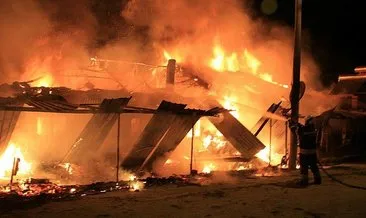 Komşu iki kardeşin evleri yangında kül oldu