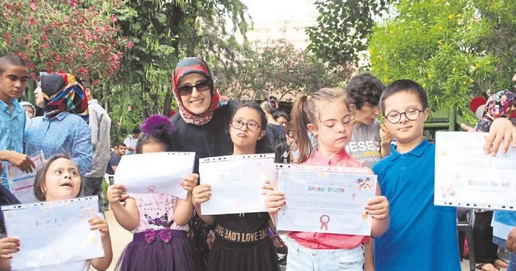 Demirtaş karne günü şenliğine katıldı