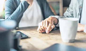 Sevdikçe kusurları örtüyoruz