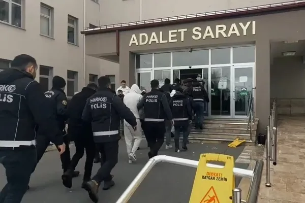 sivasta-uyusturucu-operasyonu-7-tutuklama-1768314215031.jpg