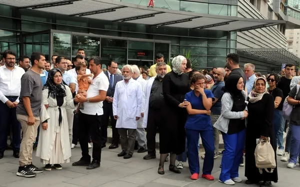doktor-selman-ve-esini-meslektaslari-gozyaslari-ile-ugurladi-1694080814374.jpg