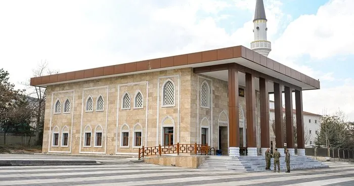 Malatya Belediyesi, İnönü Kışlası’na Selçuklu mimarisi ile inşa ettiği Mehmetçik Camii’ni kazandırdı