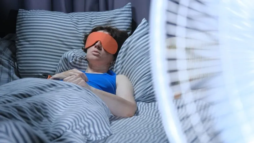 Sıcak havalarda uyumakta zorlananlar bu yöntemi denemeli! Saniyeler içinde uykuya geçiren taktik