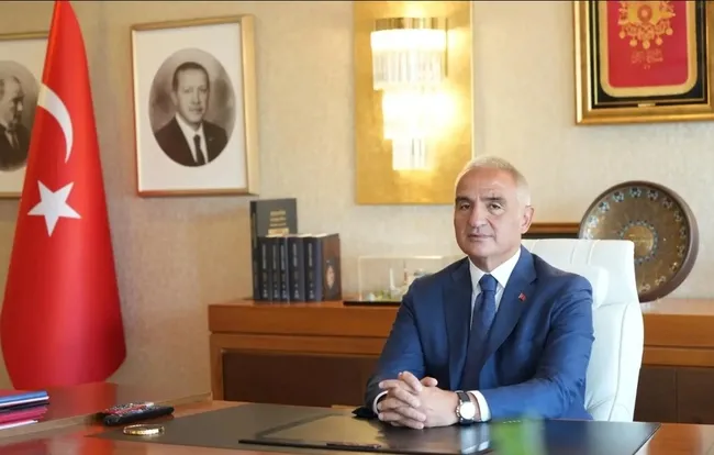 bakan-ersoydan-zeugma-mujdesi-cingene-kizi-mozaginin-kayip-paneli-yillar-sonra-yeniden-turkiyede-1779694648895.jpg
