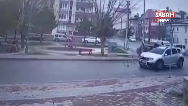 İki aracın çarpıştığı feci kaza kamerada | Video
