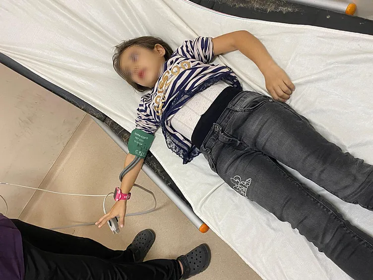 Okulda köpek saldırısı: 9 yaşındaki öğrenciyi ısırdılar! Müdür yardımcısının sözleri şaşırttı!