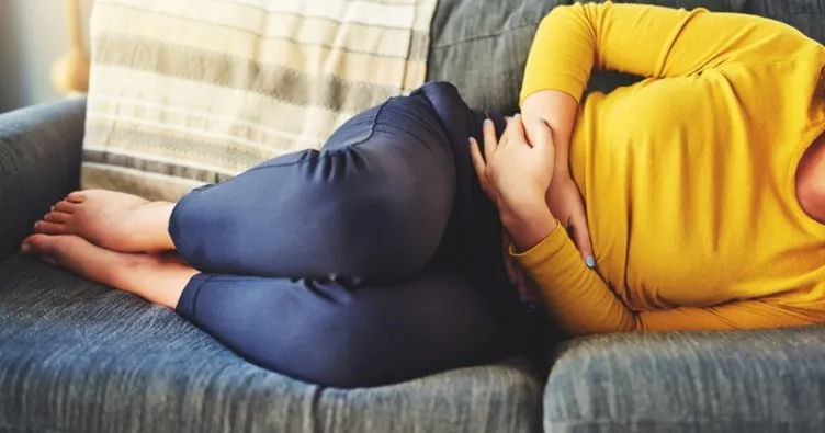 Mide ağrısına ne iyi gelir, evde tedavi ile nasıl geçer? Kıvrandıran