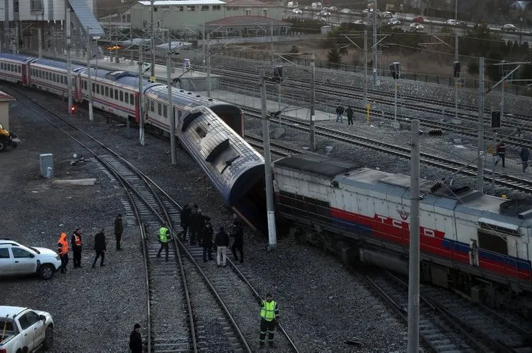 Son dakika: Ankara’da bakım için atölyeye giden tren raydan çıktı