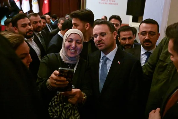 bakan-gurlek-turkiye-artik-yon-verilen-degil-yon-tayin-eden-denge-kuran-bir-ulkedir-1777736172228.jpg