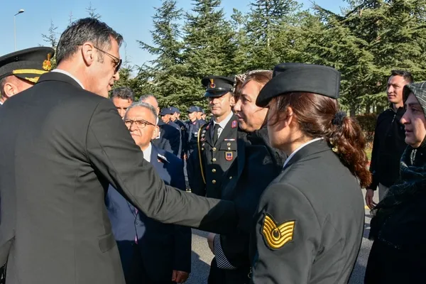 cezaevi-nakil-aracinin-devrildigi-kazada-yaralanan-bascavus-sehit-oldu-1712180296079.jpg