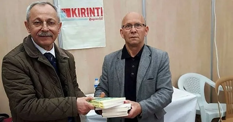 Kitap fuarında köy okulları için kitap topladı