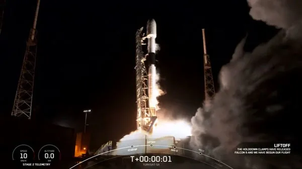 SON DAKİKA HABERLER: Tarihi anlar! Türksat 5A uydusu fırlatıldı! Türkiye'nin yeni nesil Türksat 5A uydusu uzayda!