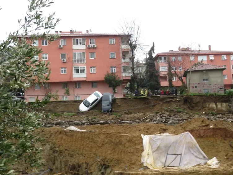 Kadıköy’de toprak kayması!