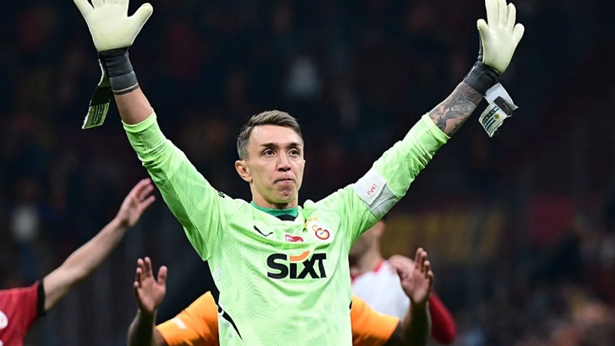 Galatasaray'da maç sonu 3'lüsü Mertens ve Muslera'dan
