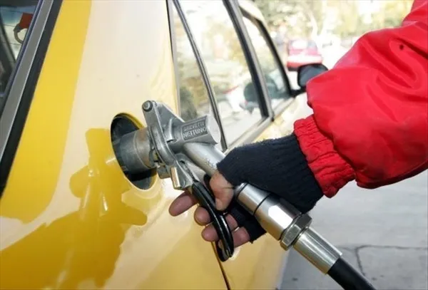 hindistanda-lpg-krizi-derinlesiyor-gunluk-arz-acigi-400-bin-varile-yaklasti-1779259967765.jpg