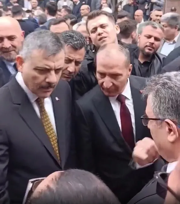 bakan-ciftciye-kirli-operasyon-ciftciyim-diyen-sahis-sabikali-cikti-1774815218595.jpg Bakan Çiftçi'ye kirli operasyon! 'Çiftçiyim' diyen şahsın sabıkası kabarık çıktı...