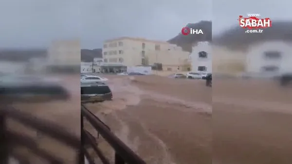 Umman'da sel felaketi, okullar tatil edildi | Video
