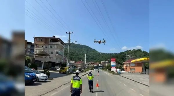trafik-denetimlerinde-helikopter-ve-drone-destegi-yilin-ilk-6-ayinda-havadan-denetimlerde-85-bin-842-surucuye-1750574010669.jpg